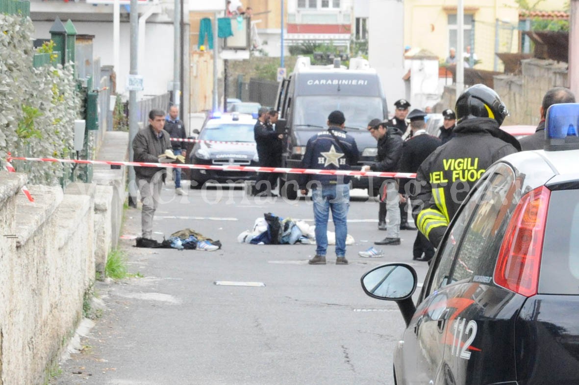 POZZUOLI/ Psicosi attentati: allarme bomba per un trolley e un borsone abbandonati – LE FOTO