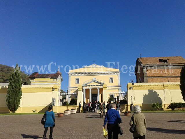 POZZUOLI/ Indagine al cimitero: 3 dipendenti licenziati, 5 tornano al lavoro