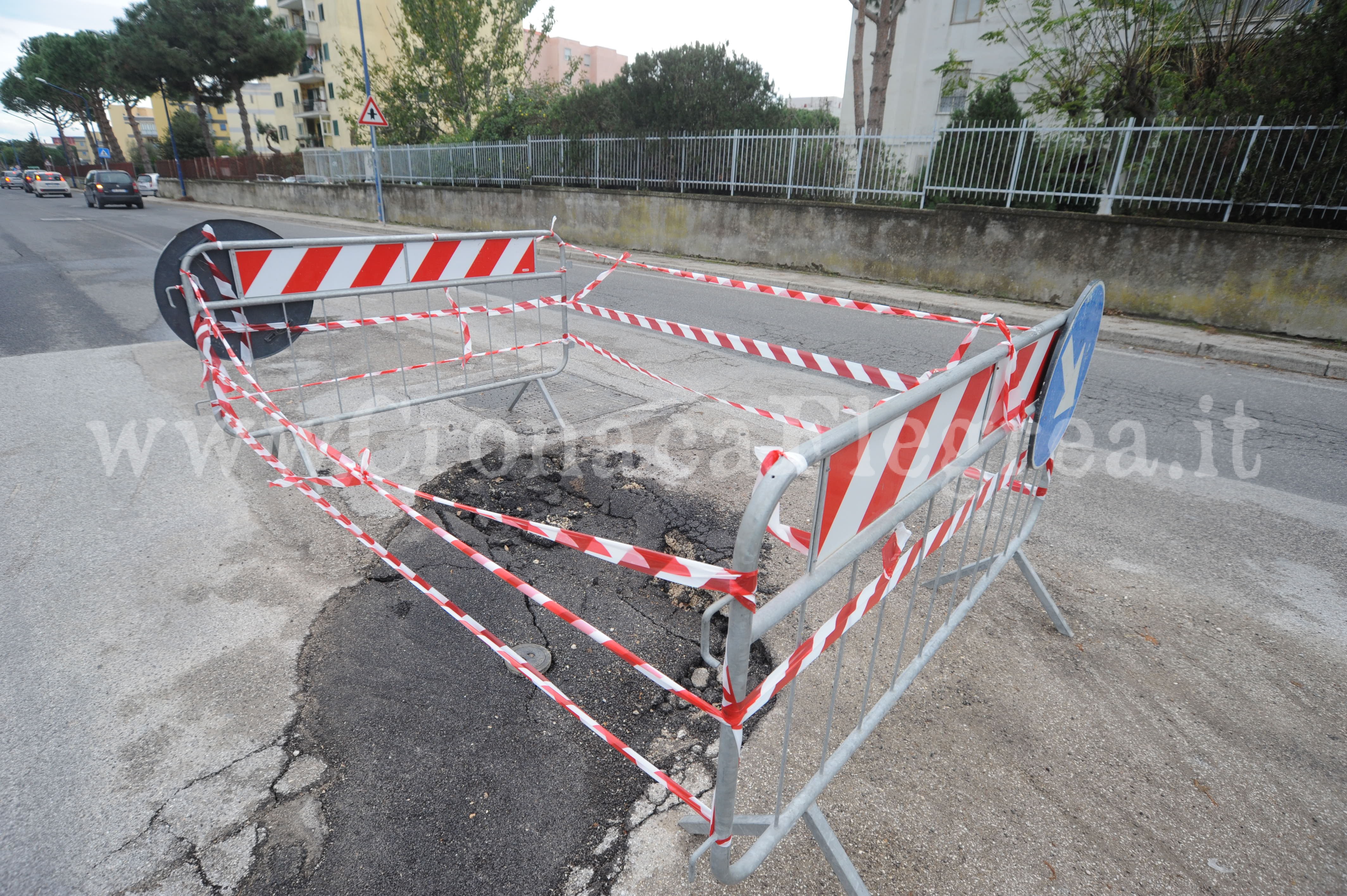 POZZUOLI/ Incredibile a Monterusciello: terminano i lavori e la strada sprofonda di nuovo