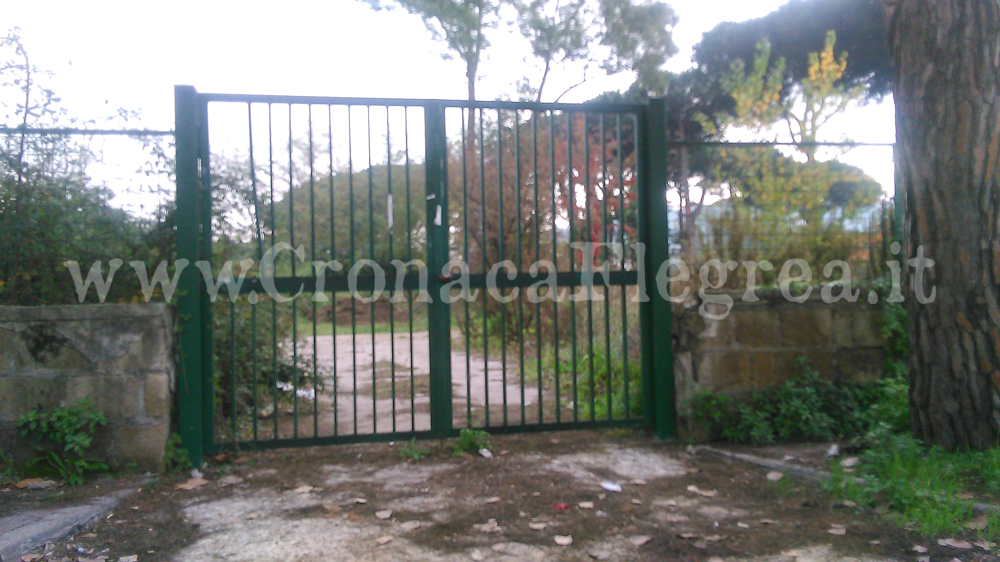POZZUOLI/ Dopo la denuncia chiuso il cancello a Licola Borgo