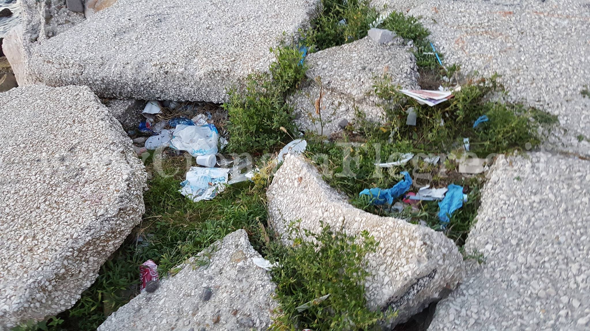 I LETTORI SEGNALANO/ «Mi sono vergognato della Darsena di Pozzuoli» – LE FOTO