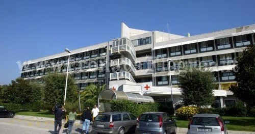 POZZUOLI/ Picchiato dopo essersi masturbato davanti a tre ragazze: finisce in ospedale