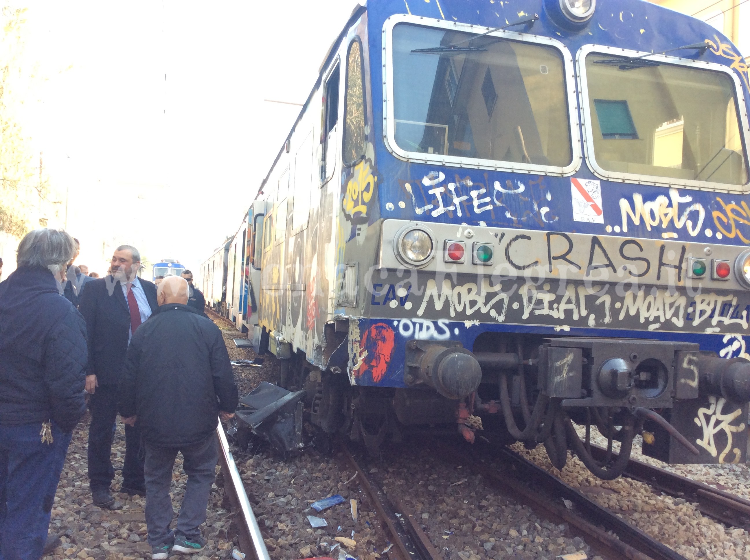 POZZUOLI/ Scontro fra treni, avviata indagine: “Non si esclude errore umano” – LE FOTO