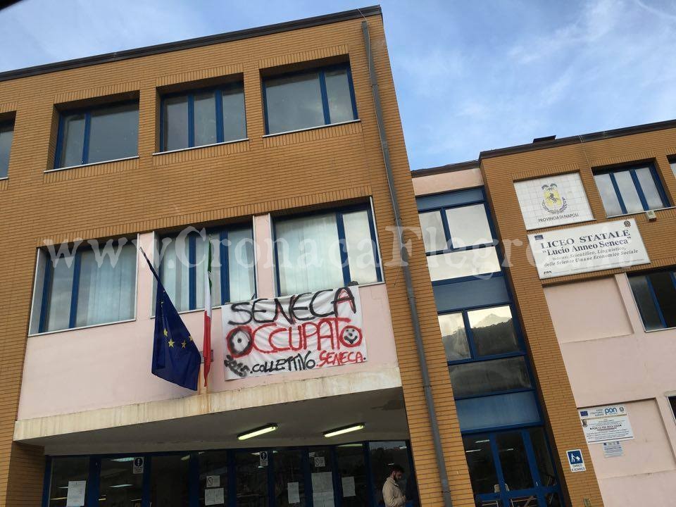 BACOLI/ Studenti occupano il Liceo “Seneca”