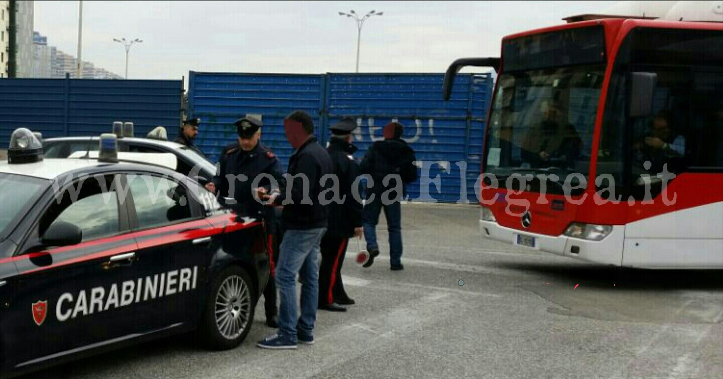 Ubriaco blocca autobus di linea: denunciato