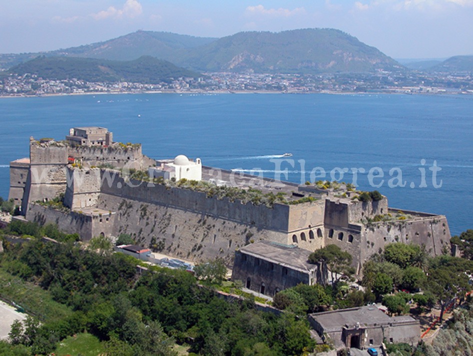 BACOLI/ Tour tra le bellezze della città: visita guidata al Castello di Baia