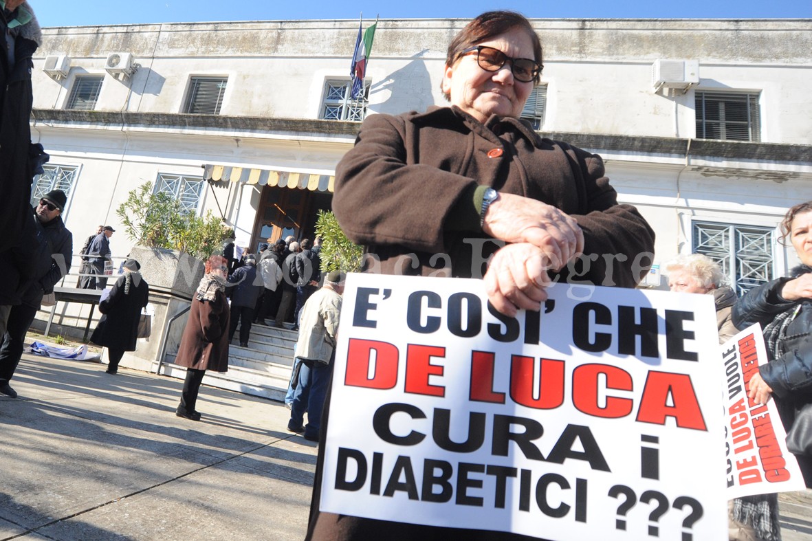 POZZUOLI/ “Diabetici senza assistenza” scatta la protesta contro l’Asl – LE FOTO