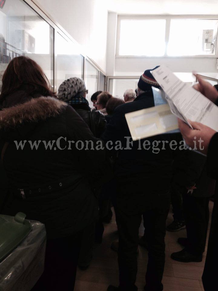 BACOLI/ Cartelle “pazze” per 8mila famiglie: tensione all’ufficio comunale, arrivano i carabinieri