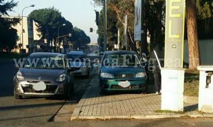 POZZUOLI/ Anche a Monterusciello vanno in scena i “parcheggi impossibili”