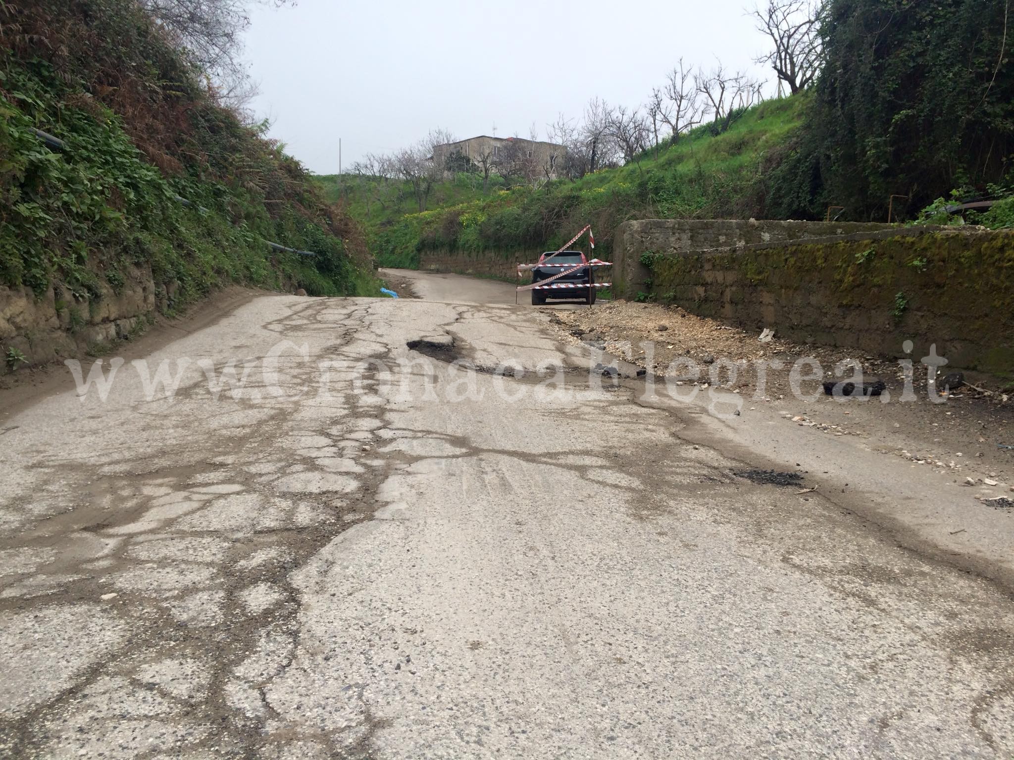 POZZUOLI/ «L’acquedotto ha “distrutto” le strade di Cigliano», la denuncia dei residenti – LE FOTO