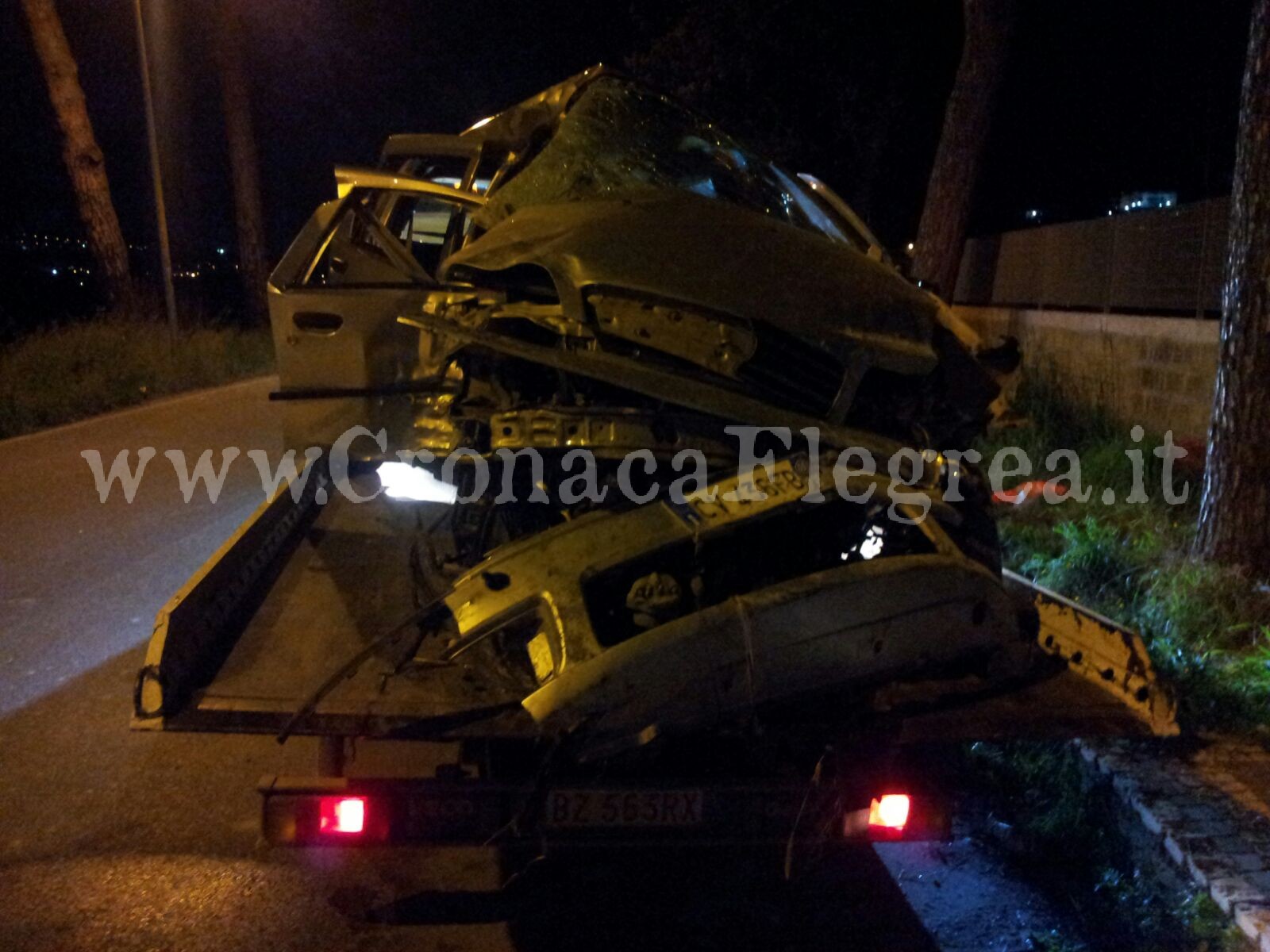 QUARTO/ Perde il controllo dell’auto e si schianta contro un albero – LE FOTO