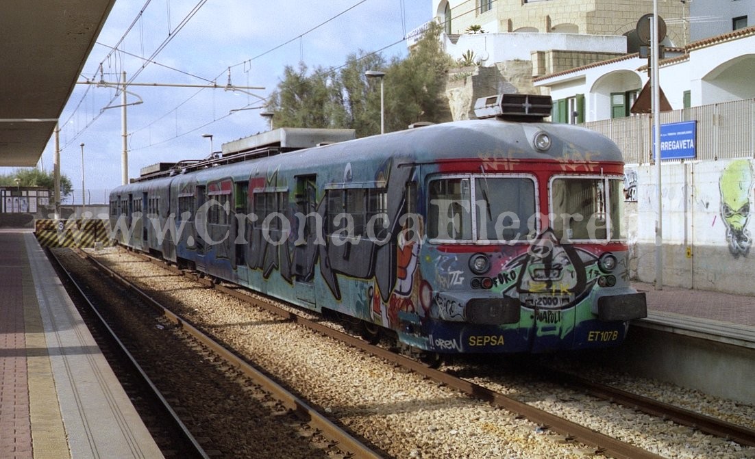 Stop ai treni tra Pozzuoli e Torregaveta: disagi per gli utenti della Cumana