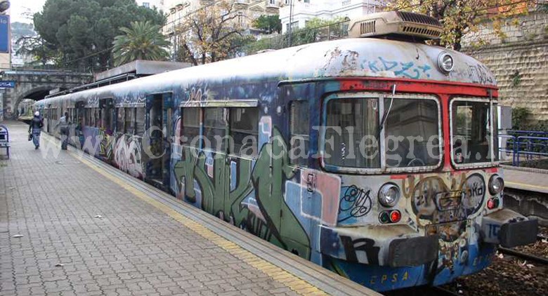 POZZUOLI/ Stop ai treni tra Gerolomini e Pozzuoli: le infiltrazioni d’acqua bloccano la Cumana