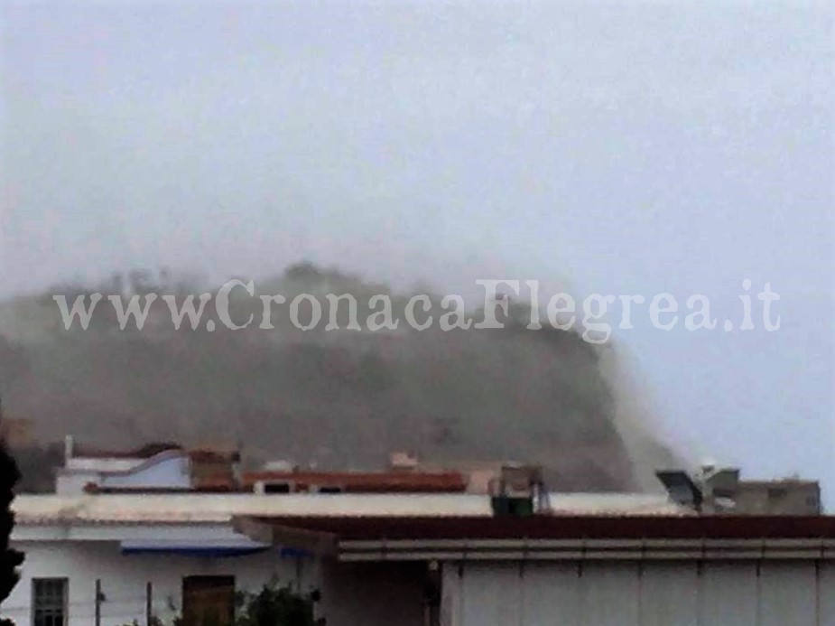 MONTE DI PROCIDA/ Bufera di vento mette in ginocchio via Panoramica