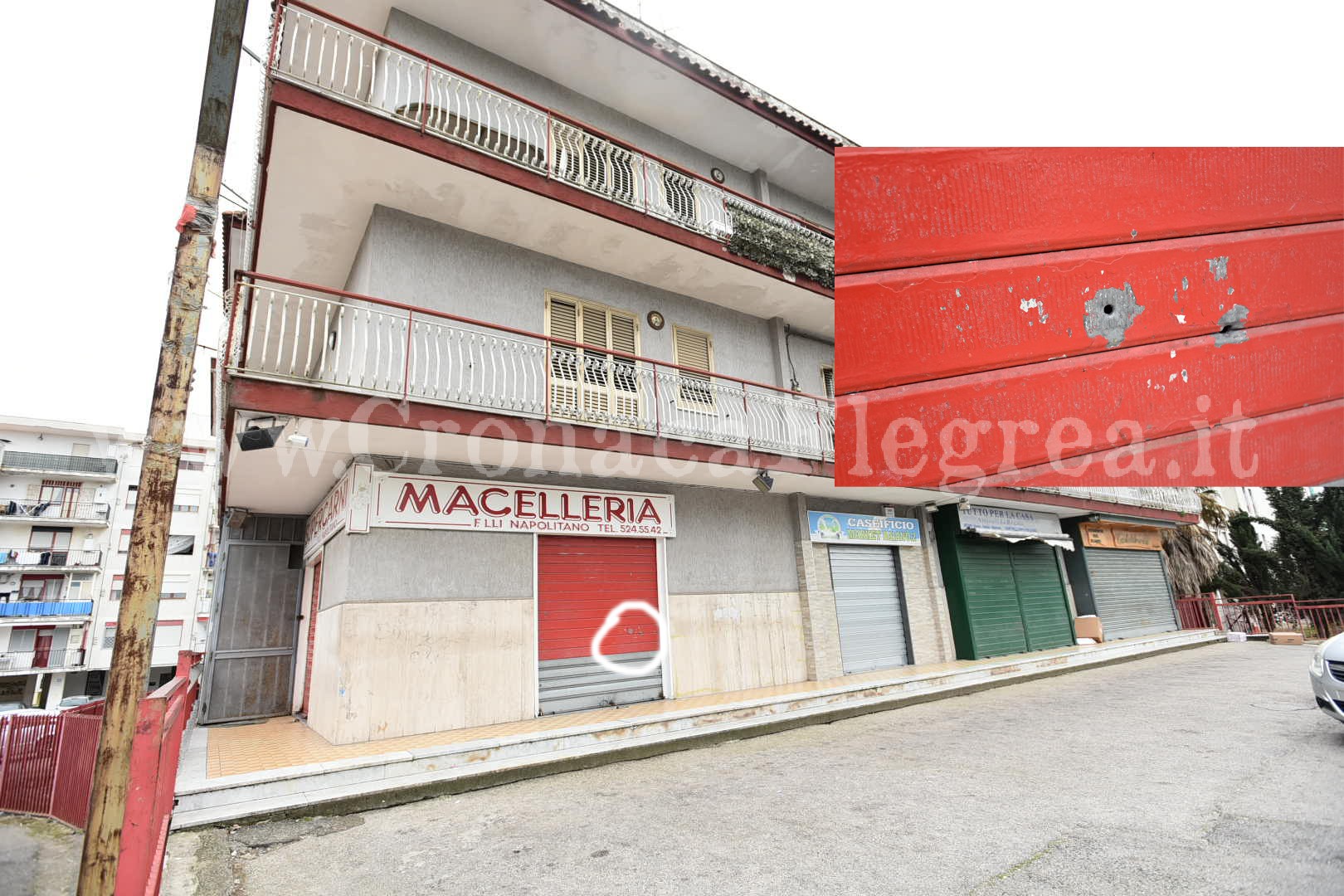 A Pozzuoli si torna a sparare: colpi di pistola contro una macelleria – LE FOTO