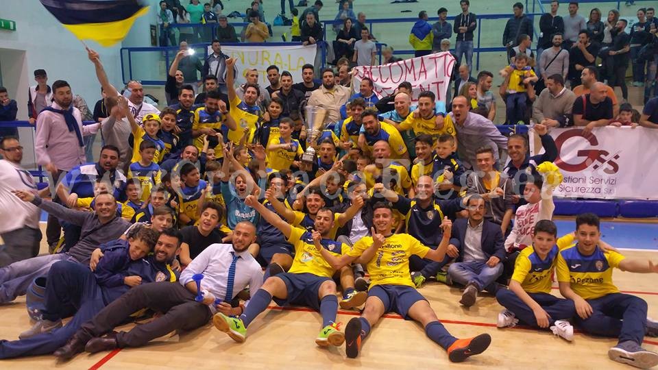 CALCIO A 5/ Festa Real Pozzuoli: la Coppa è tua!