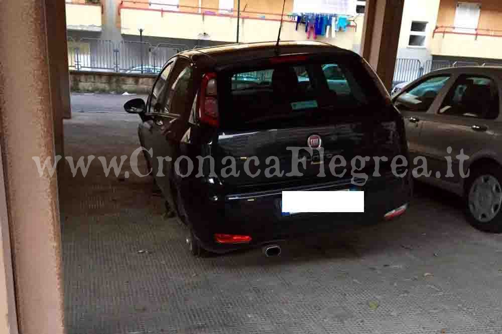 POZZUOLI/ Auto lasciata sui mattoni, continuano i furti a Monterusciello