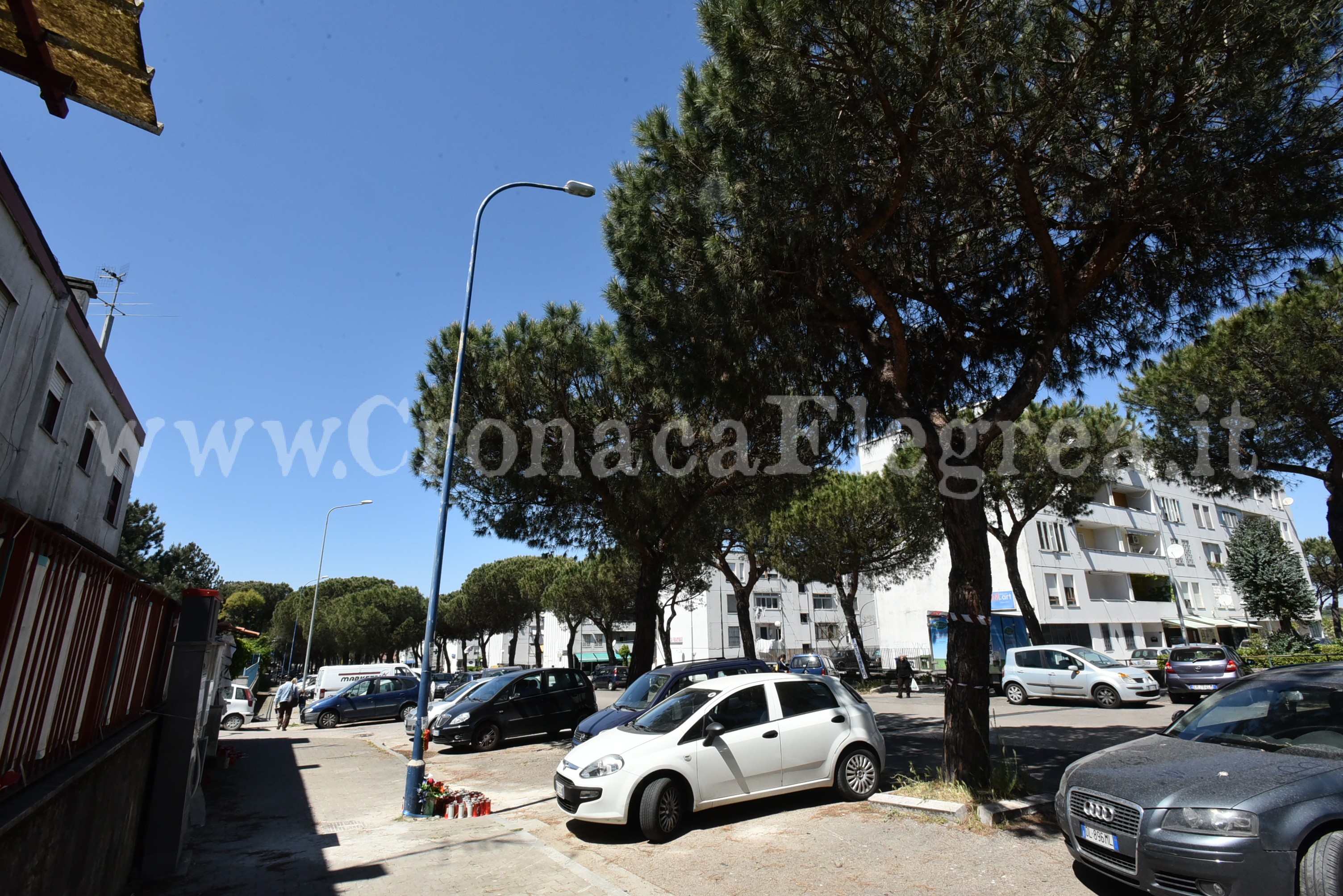 POZZUOLI/ Alberi che coprono le luci e manto sconnesso: ecco la strada dove è morto Fabrizio – LE FOTO