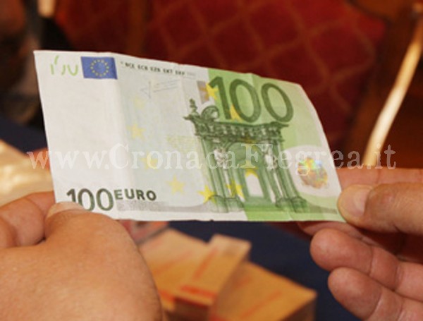 POZZUOLI/ Scoperto dai carabinieri mastica e ingoia una banconota (falsa) da 100 euro