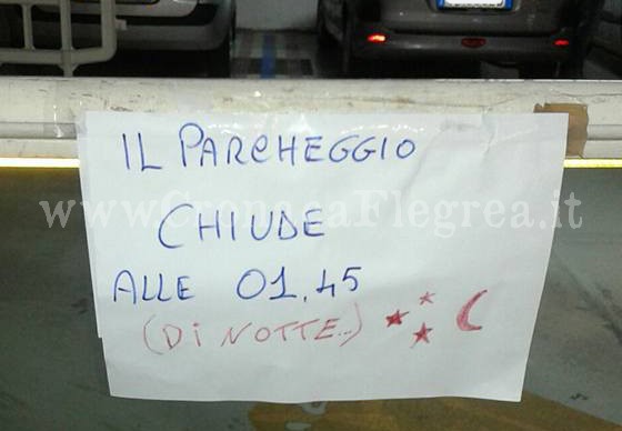 FOTONOTIZIA/ Multipiano, il cartello “romantico” degli addetti al parcheggio