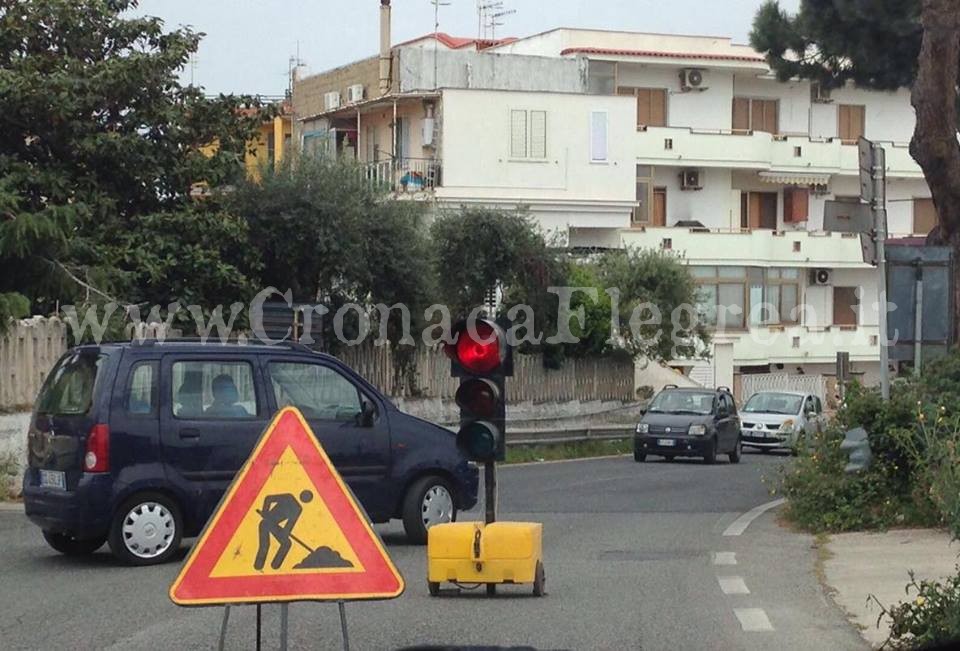 MONTE DI PROCIDA/ La  denuncia: «Semaforo posizionato male in via Panoramica»
