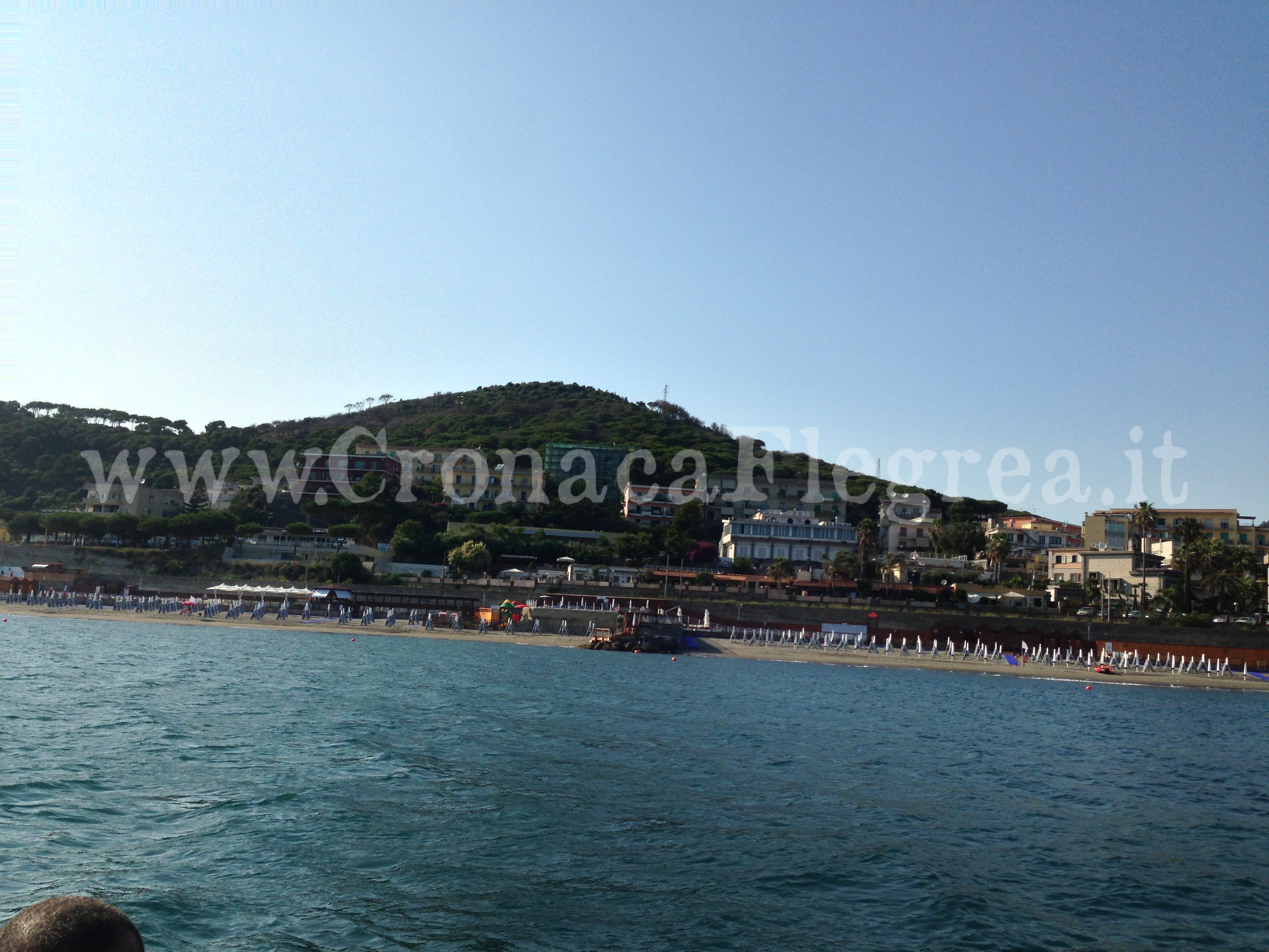 POZZUOLI/ «Siamo un beach club» Lido vieta l’ingresso a 4 giovani, scoppia la protesta