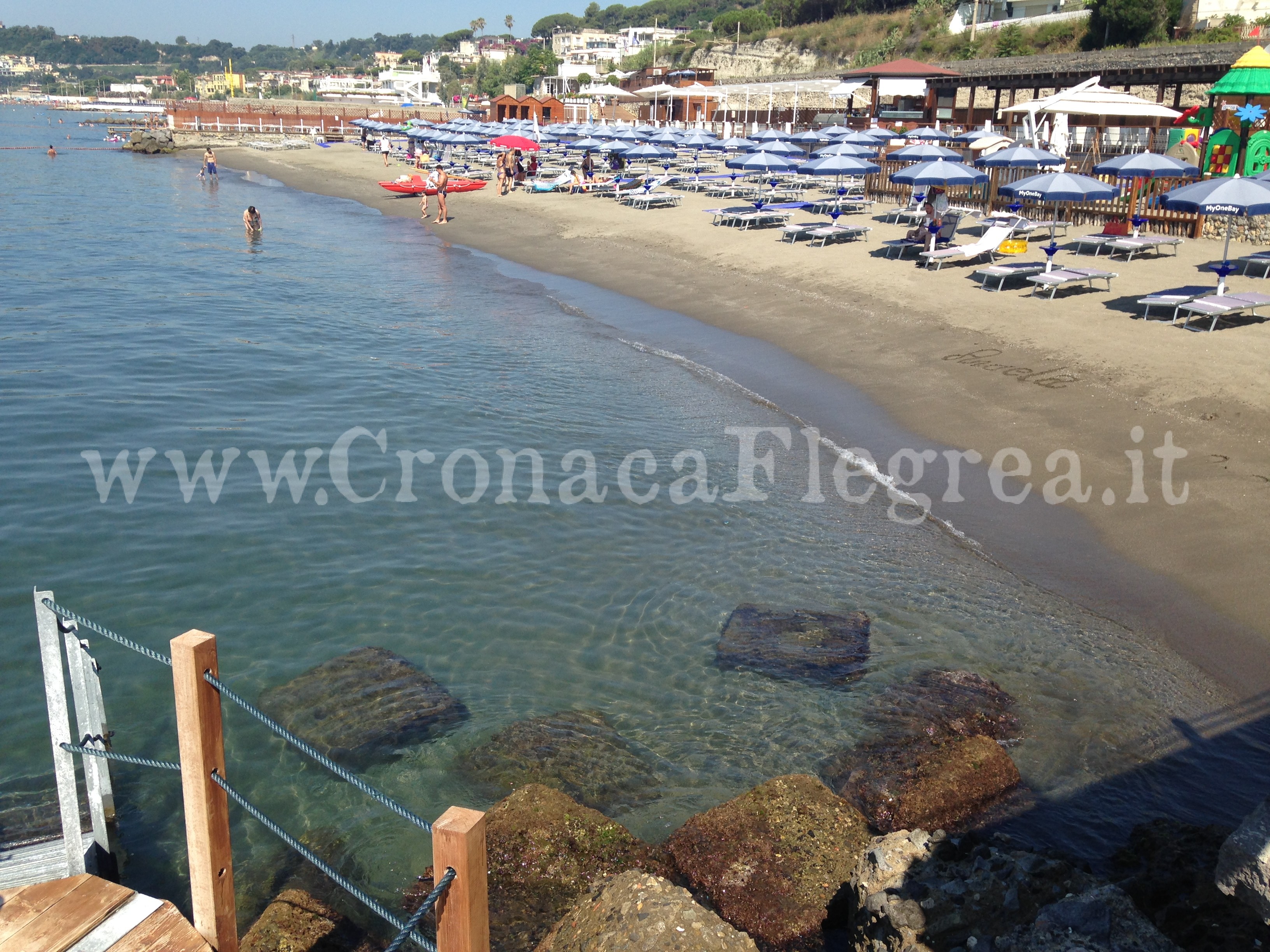 POZZUOLI/ Revocato il divieto: a Lucrino e Arco Felice si può fare il bagno