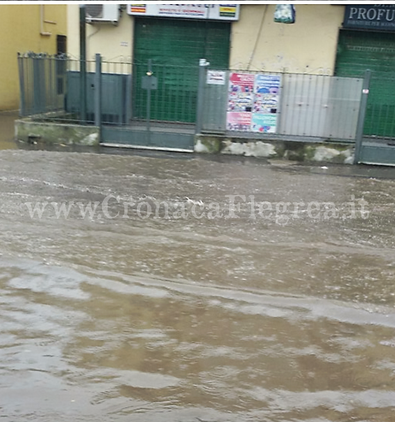 BACOLI-MDP/ Maltempo, strade allagate e viabilità in tilt