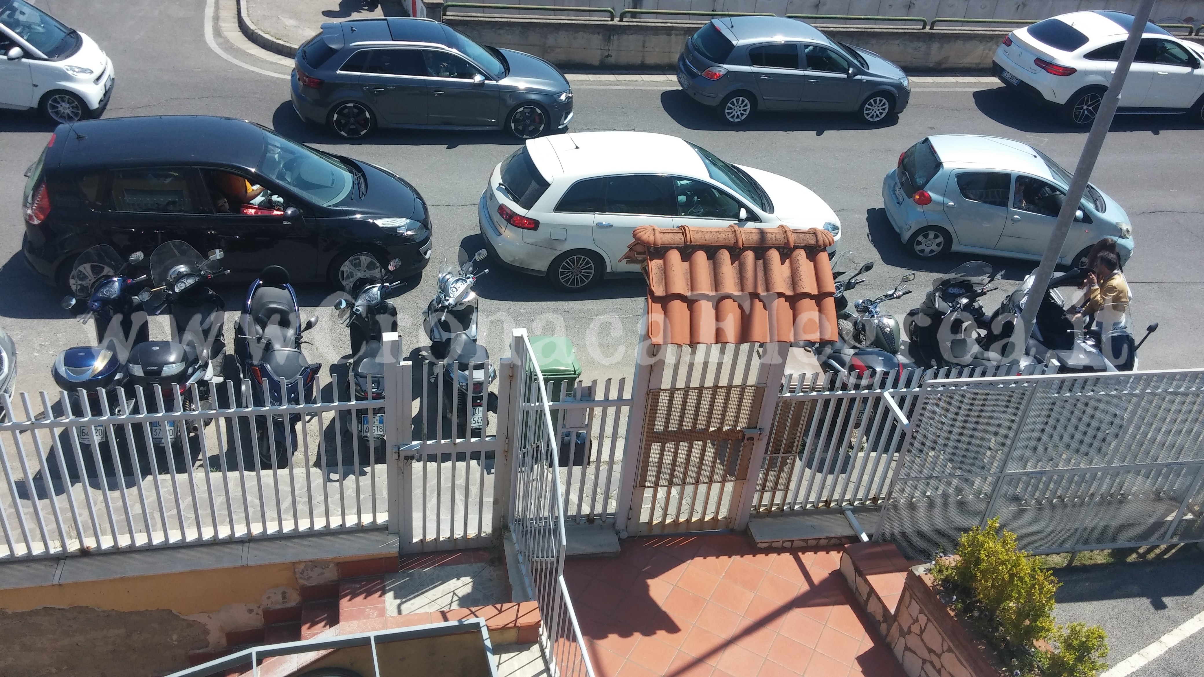 I LETTORI SEGNALANO/ «A Lucrino siamo vittime anche del parcheggio selvaggio»