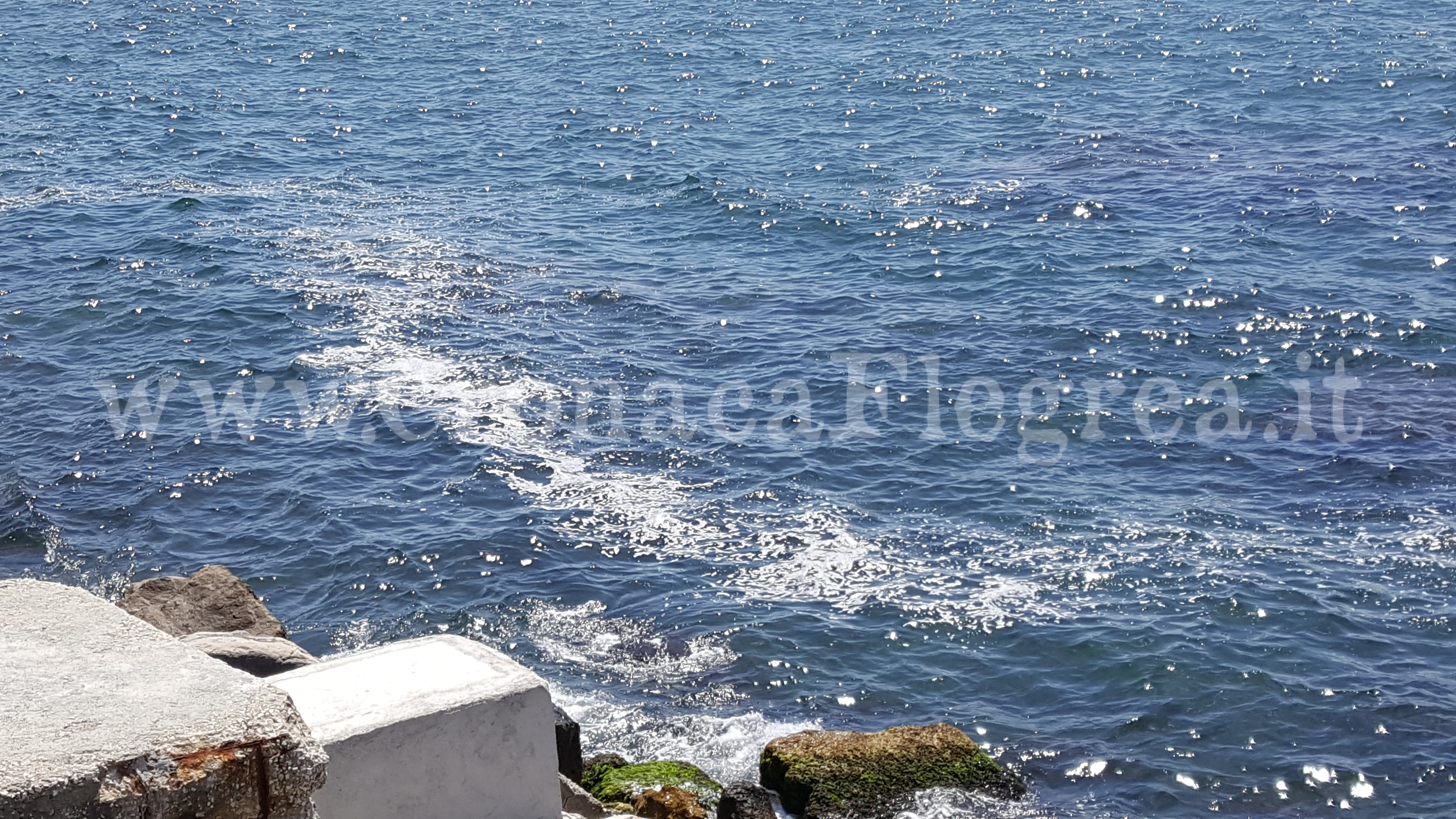 POZZUOLI/ Mare inquinato: bagni vietati a Via Napoli – LEGGI L’ORDINANZA