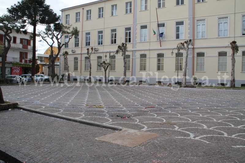 BACOLI/ Carabiniere libero dal servizio arresta pusher in Piazza Marconi