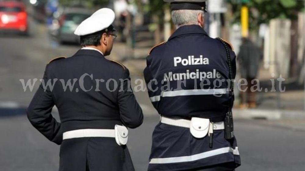 BACOLI/ Polizia Municipale in stato di agitazione. E i caschi bianchi “sbugiardano” il sindaco