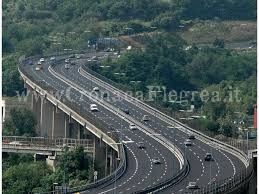 Vietato il transito dei mezzi pesanti sulla A56 Tangenziale di Napoli: sanzionati 17 veicoli