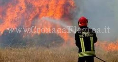 Incendia materassi, divani e plastica: arrestato dai carabinieri