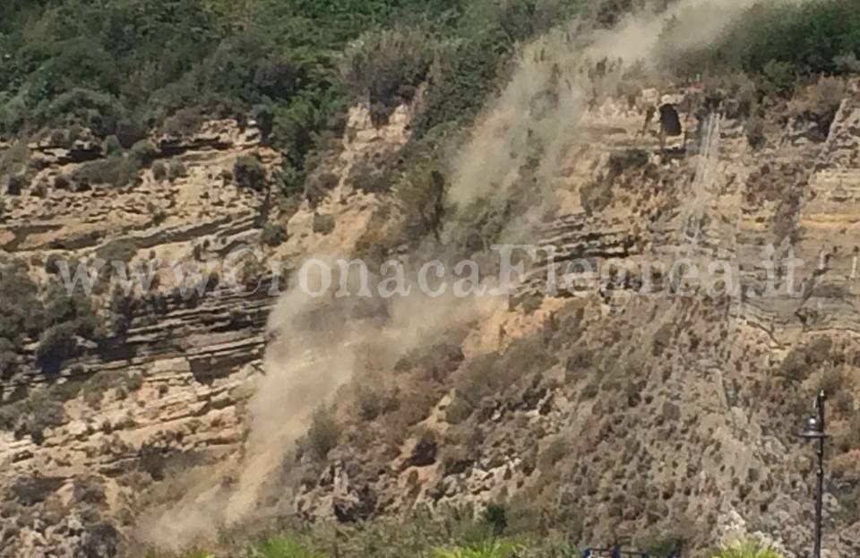 MONTE DI PROCIDA/ Crolla il costone tufaceo ad Acquamorta