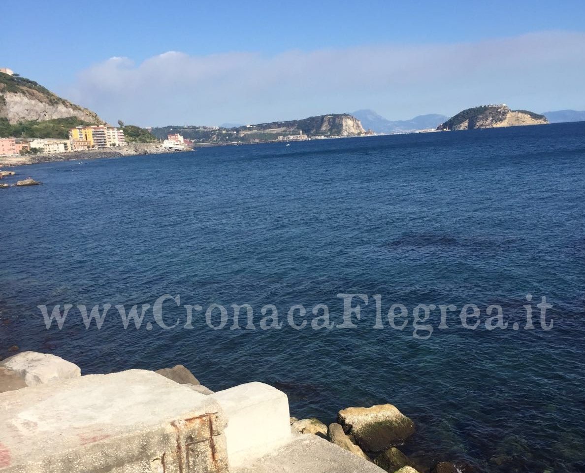 POZZUOLI/ Nuovo colpo di scena, il mare di via Napoli torna balneabile