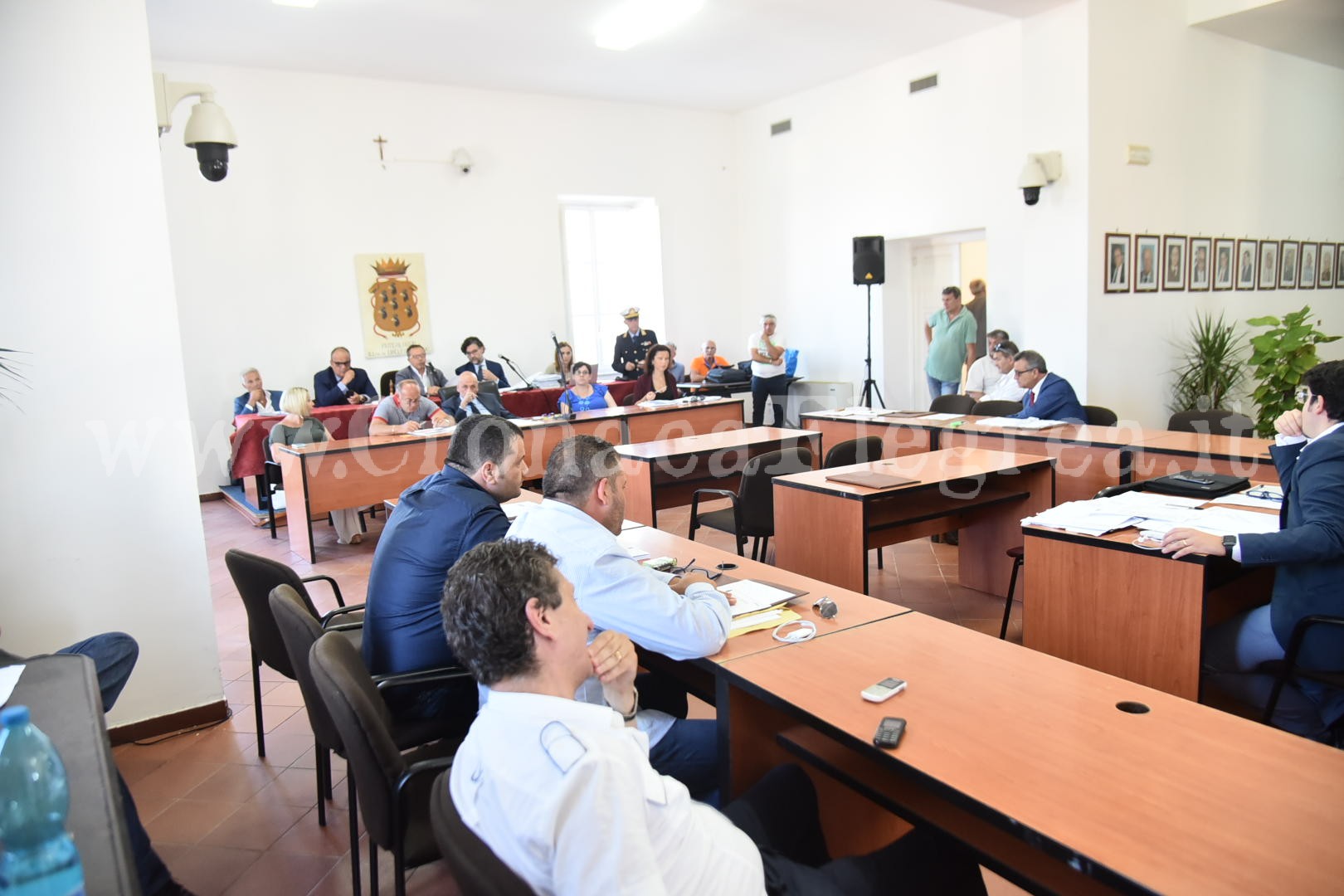 Dopo il caos in consiglio i grillini vanno all’attacco: “A Pozzuoli politica becera”