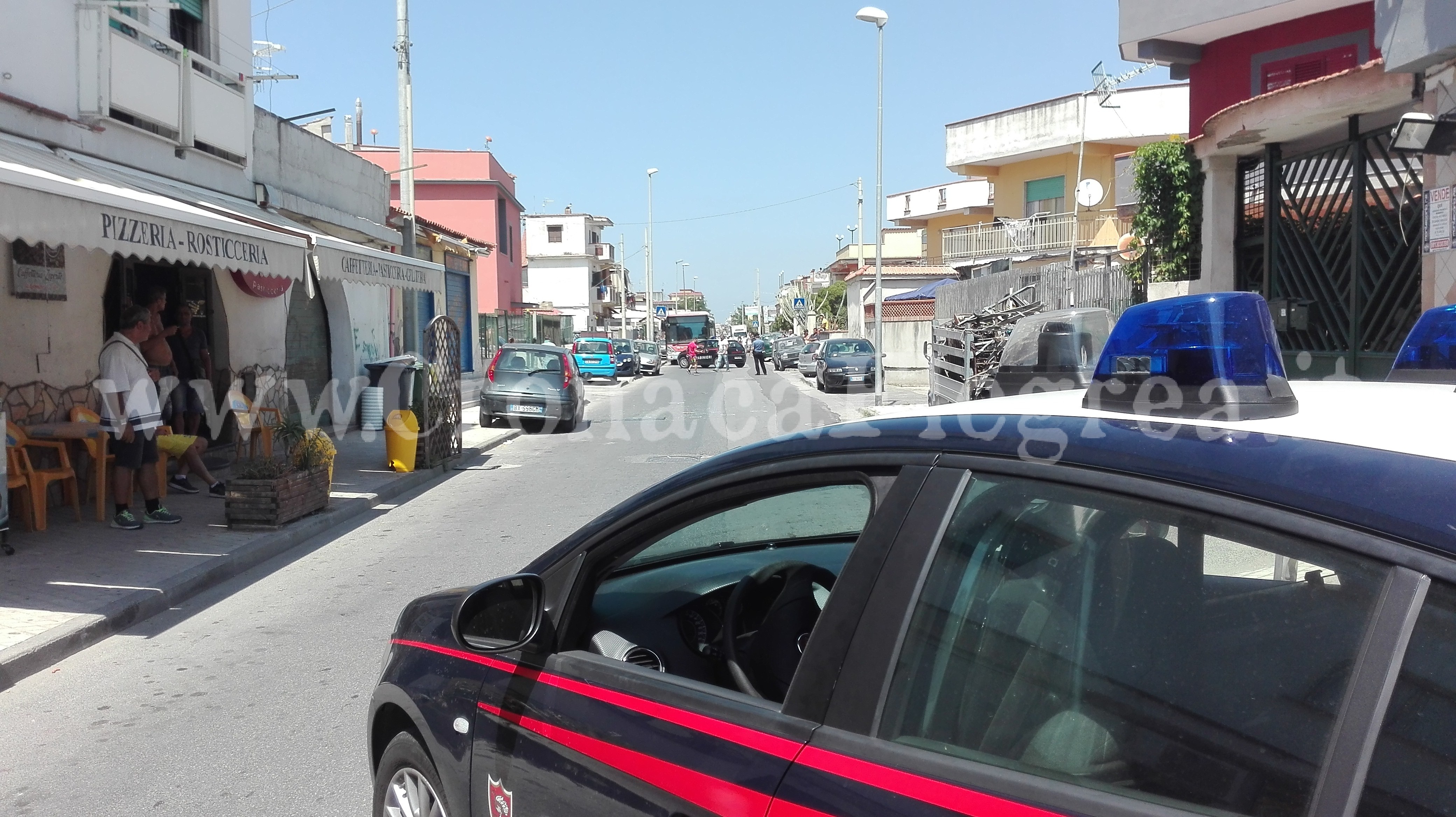 POZZUOLI/ Droga e pistola in casa: arrestata coppia a Licola Mare