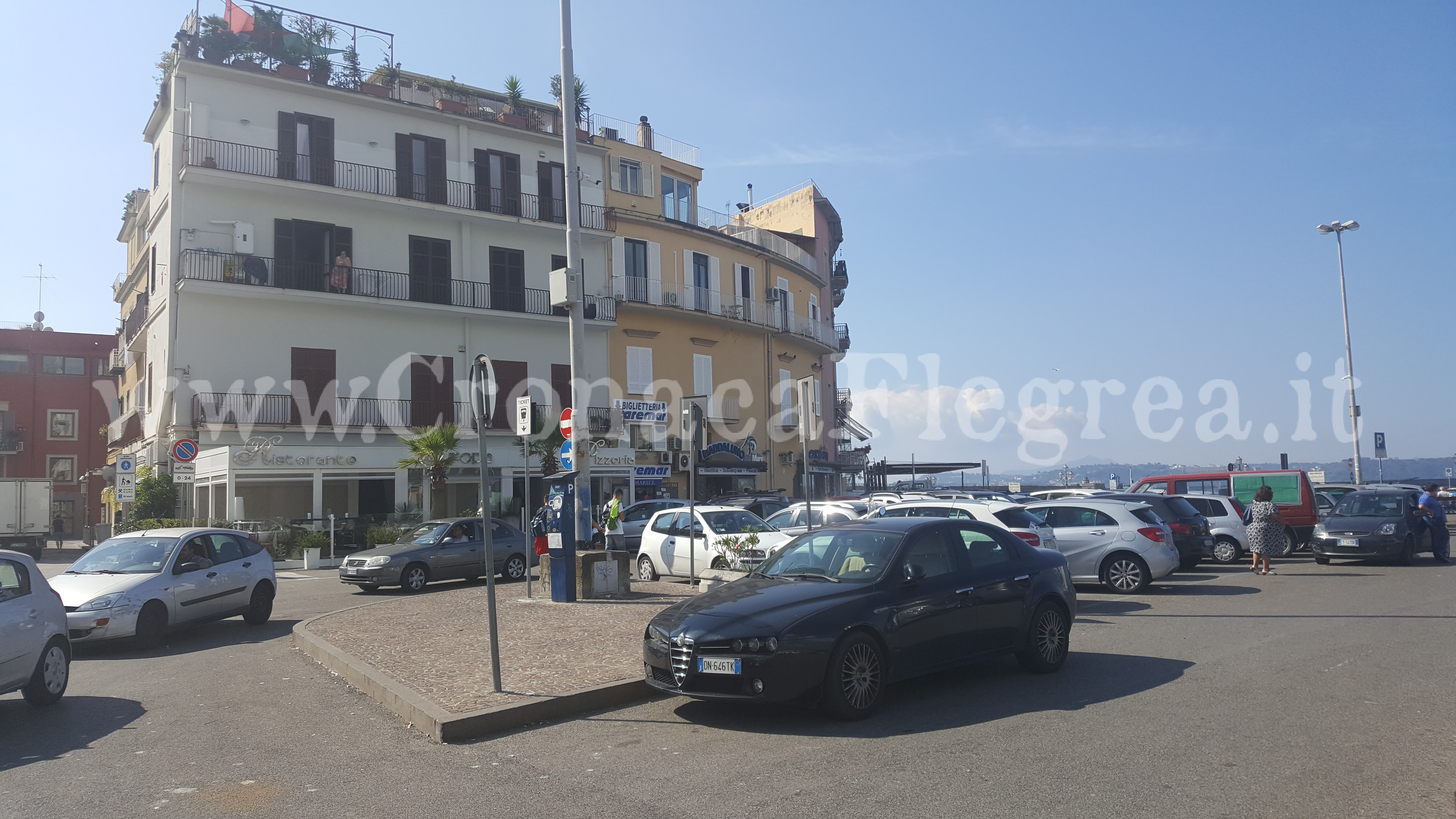 POZZUOLI/ Trovano portafogli con 700 euro e lo restituiscono al proprietario