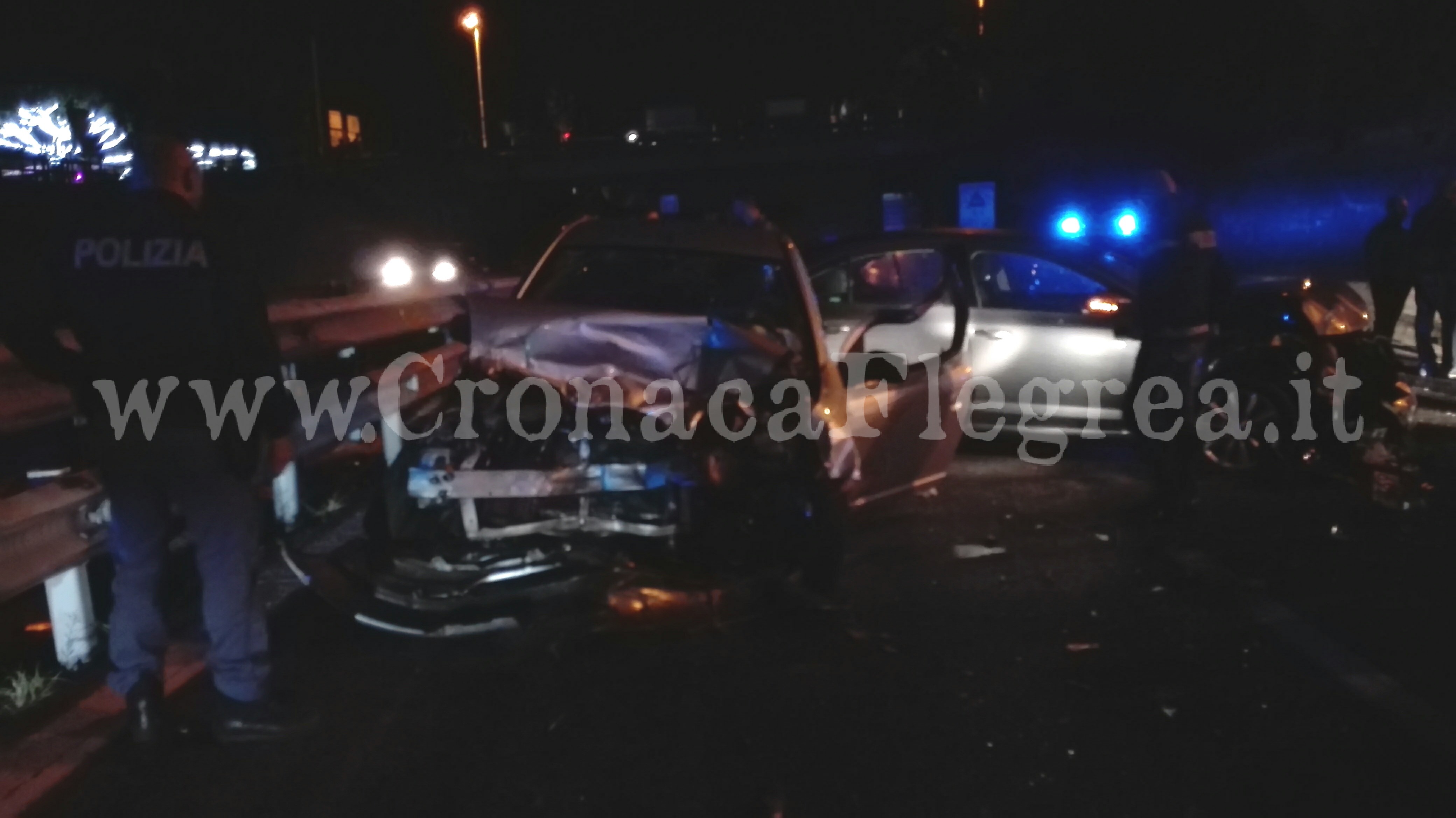 POZZUOLI/ Auto controsenso sulla Variante provoca incidente frontale: 3 feriti – LE FOTO