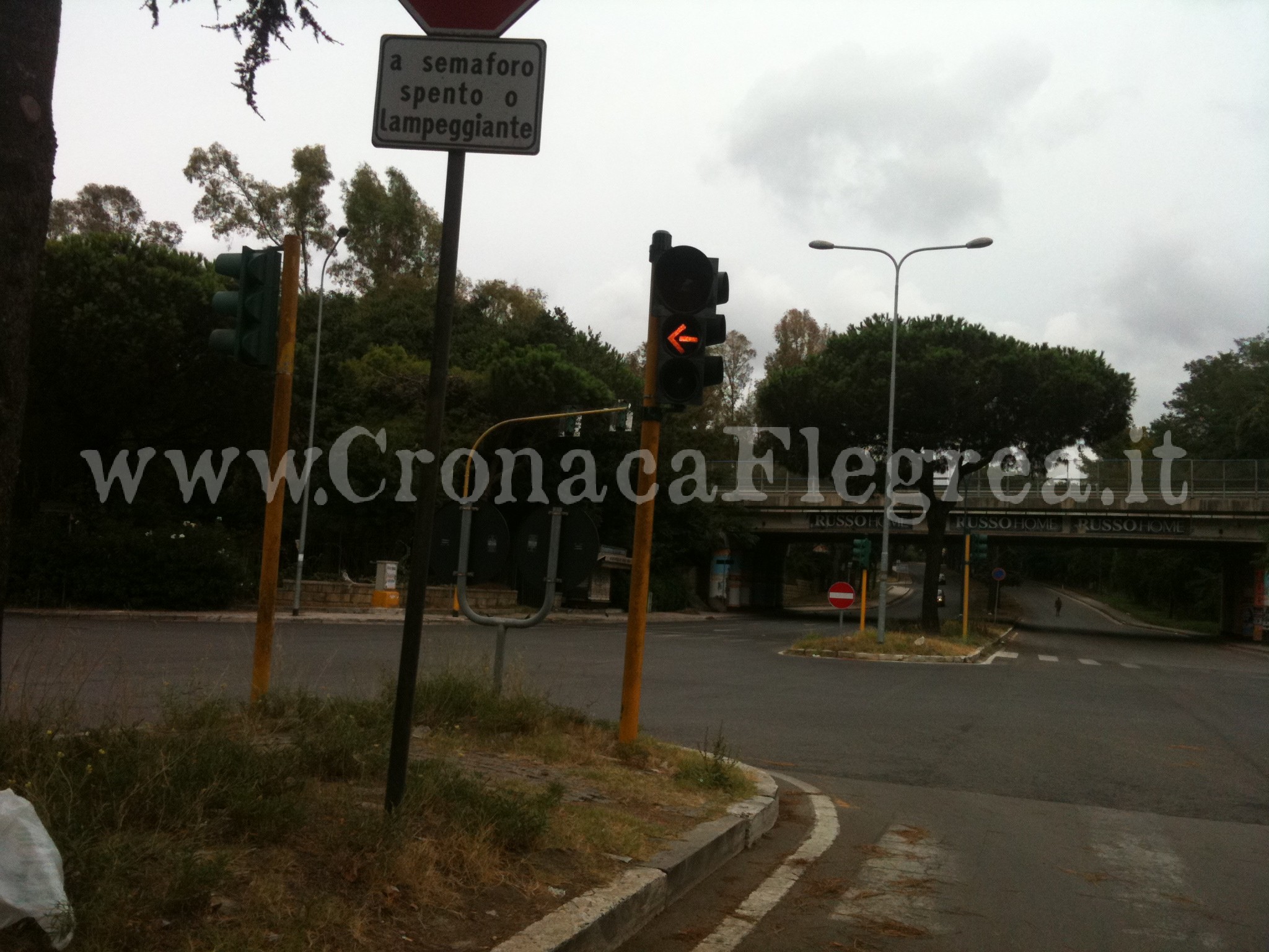 POZZUOLI/ A Monterusciello semafori ancora fuori uso – LE FOTO