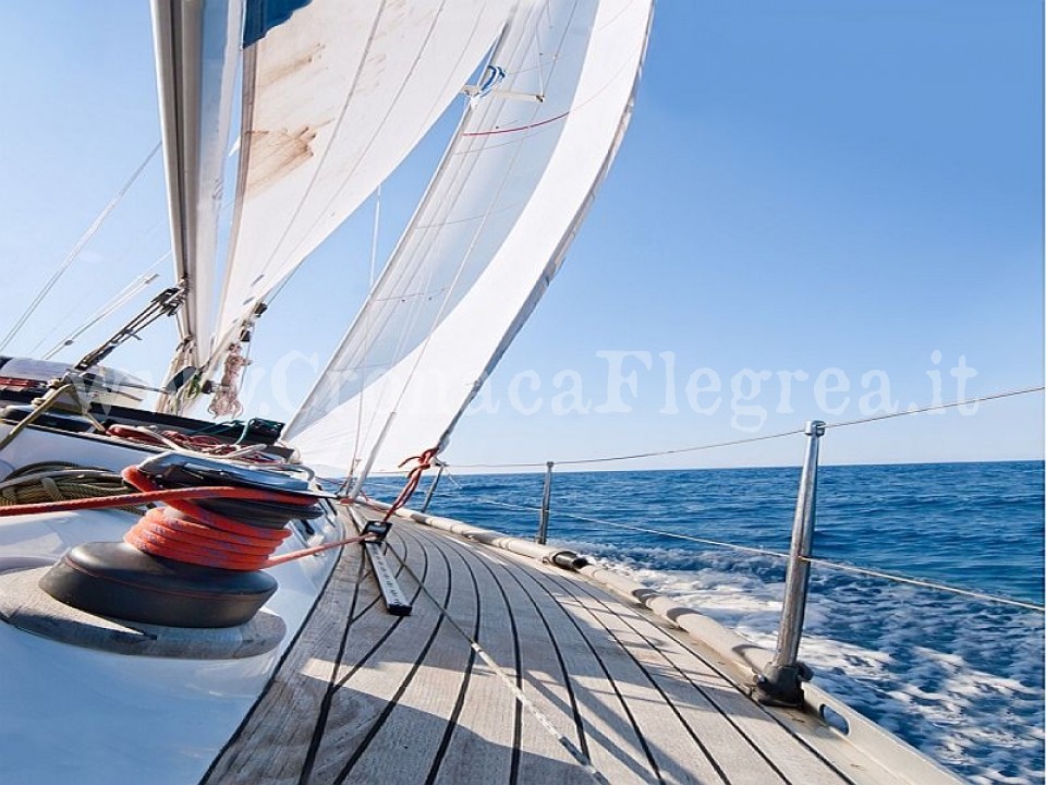 Skipper li minaccia: due turisti americani si tuffano in mare