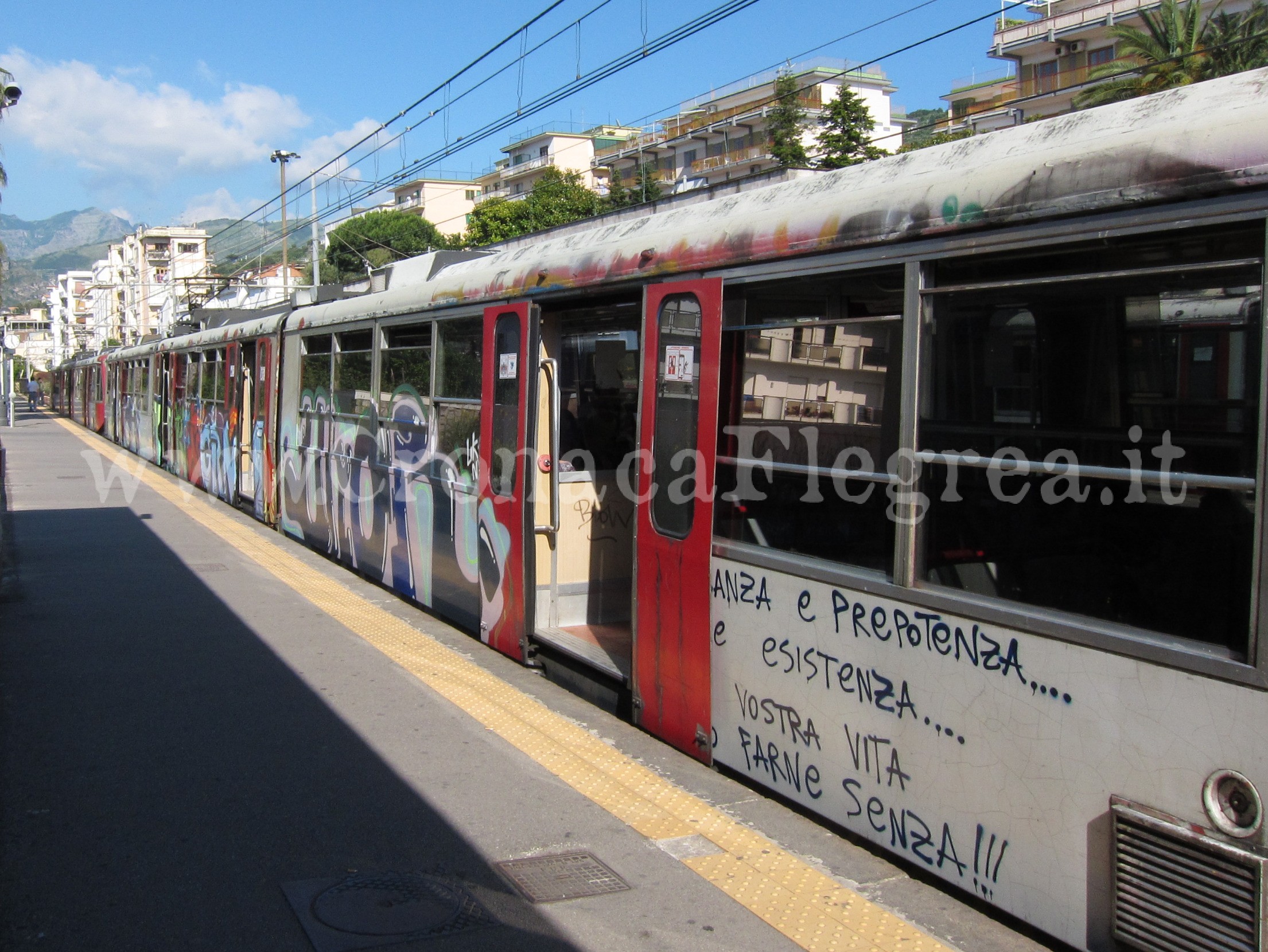 QUARTO/ Insultato prima in treno e poi in strada perchè gay «Nessuno lo ha difeso»