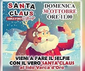 L’EVENTO/ Selfie con Babbo Natale in riva al mare