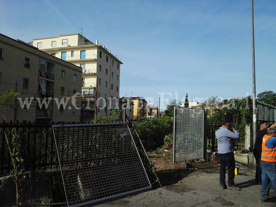 POZZUOLI/ Abbattuto il muro di via Vitagliano: ecco la strada che “libererà” i residenti