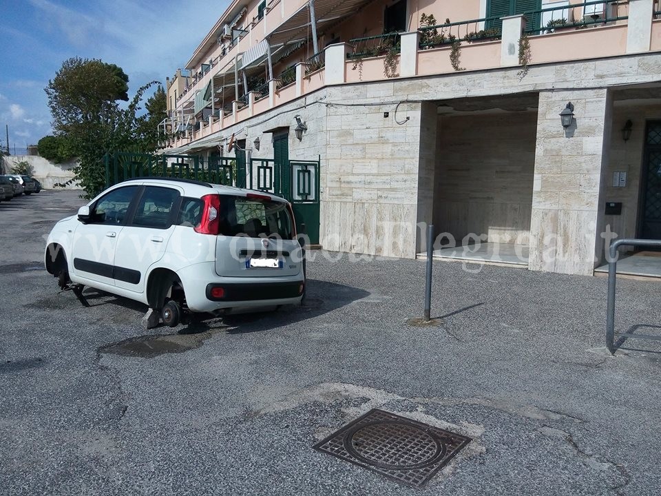 POZZUOLI/ Ladri scatenati: ennesima auto lasciata senza le 4 ruote