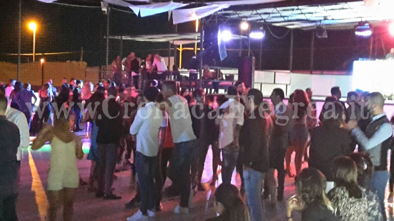 POZZUOLI/ Sequestrata discoteca abusiva: 2 persone denunciate – LE FOTO