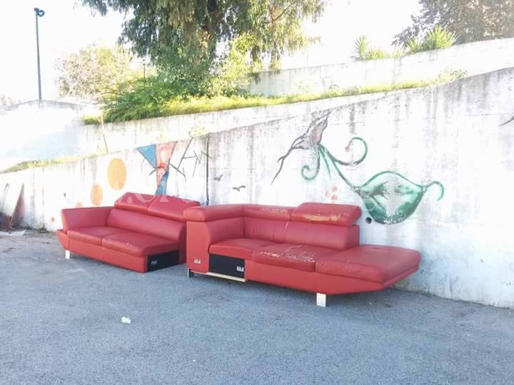 POZZUOLI/ Incredibile a Monterusciello: ancora un divano lasciato in strada