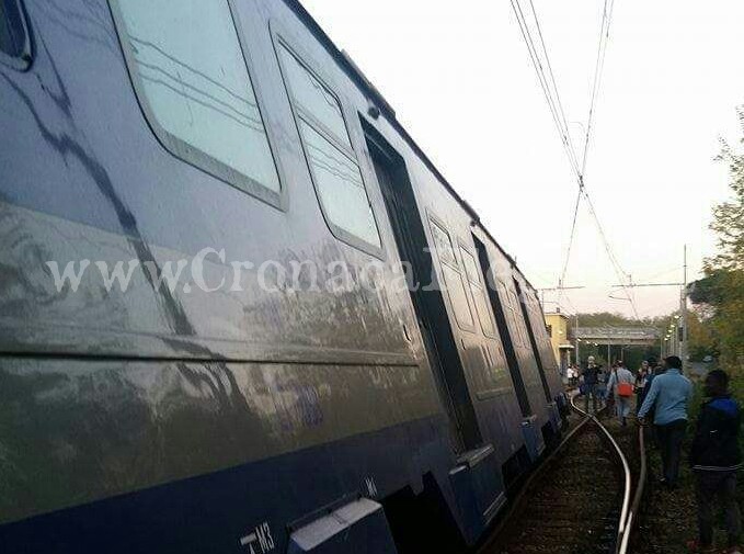 POZZUOLI/ Deragliato treno della Circumflegrea – LE FOTO