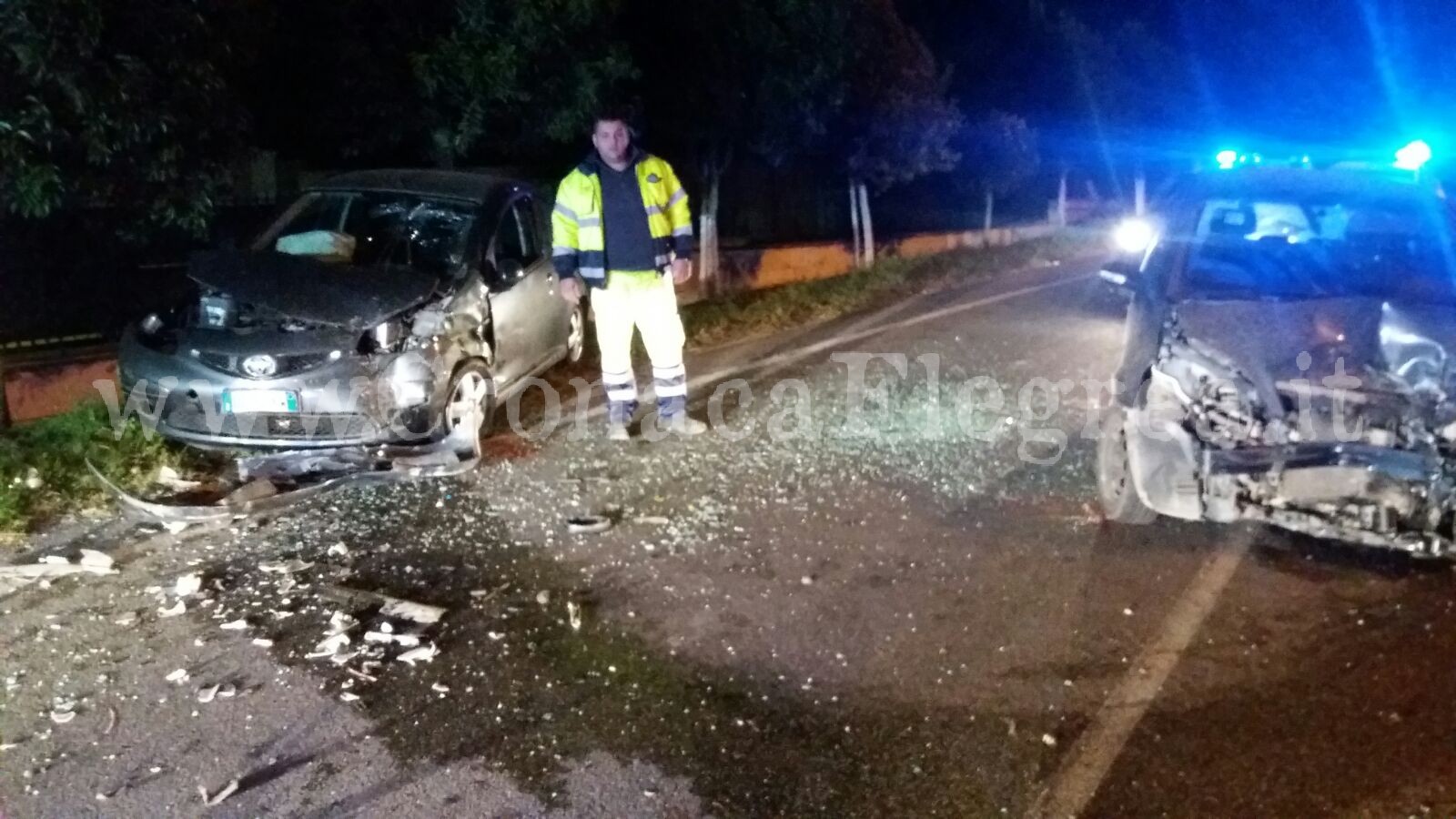 POZZUOLI/ Spaventoso incidente a Licola: coinvolte 3 auto, diversi feriti – LE FOTO